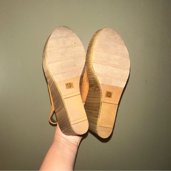 ***SOLD***Shoe Dazzle Platform Booties - Picture 6 of 16